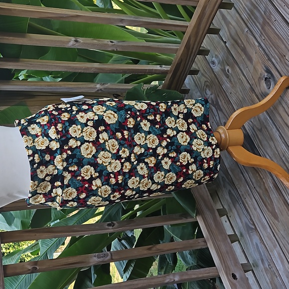 Cassie Skirt - Picture 2 of 4